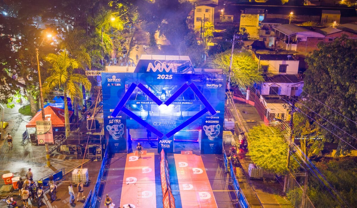 Llegada nocturna de la Media Maratón Tuluá